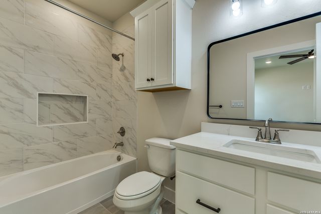 2148 PANIOLO DR, Boerne, TX 78006