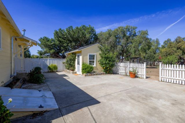 1320 Santa Ana Road, Hollister, CA 95023