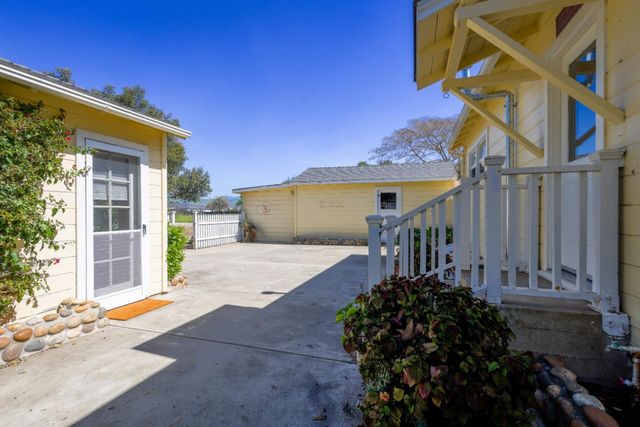 1320 Santa Ana Road, Hollister, CA 95023