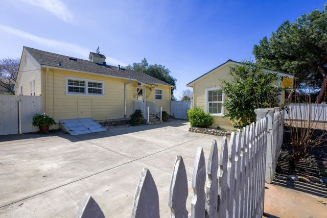 1320 Santa Ana Road, Hollister, CA 95023