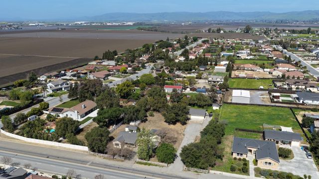 1320 Santa Ana Road, Hollister, CA 95023