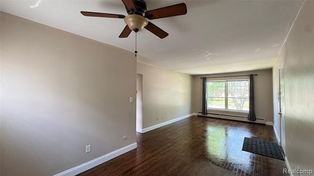 2819 W Thirteen Mile Road 12, Royal Oak, MI 48073