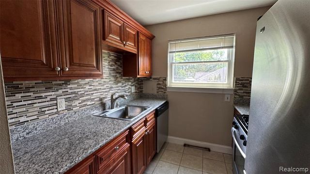 2819 W Thirteen Mile Road 12, Royal Oak, MI 48073
