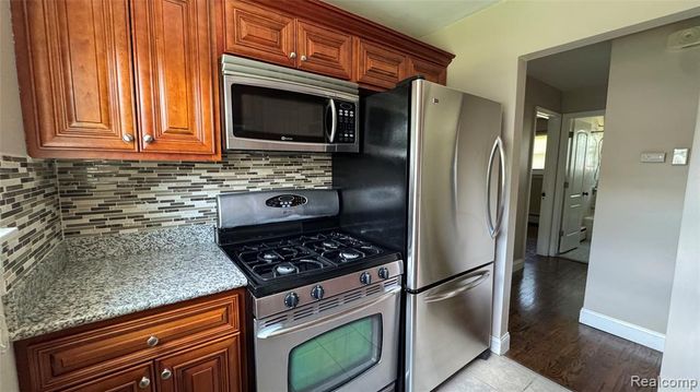 2819 W Thirteen Mile Road 12, Royal Oak, MI 48073