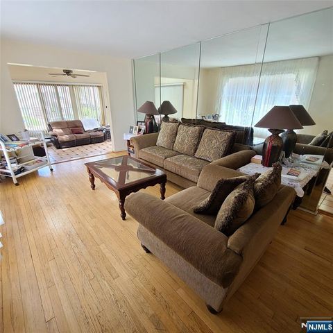 792 Kingsland Avenue, Ridgefield, NJ 07657