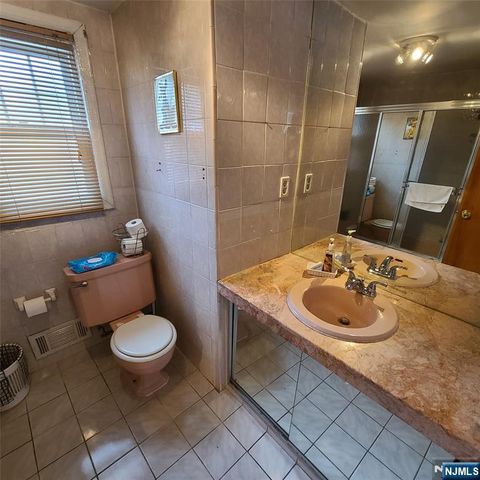 792 Kingsland Avenue, Ridgefield, NJ 07657