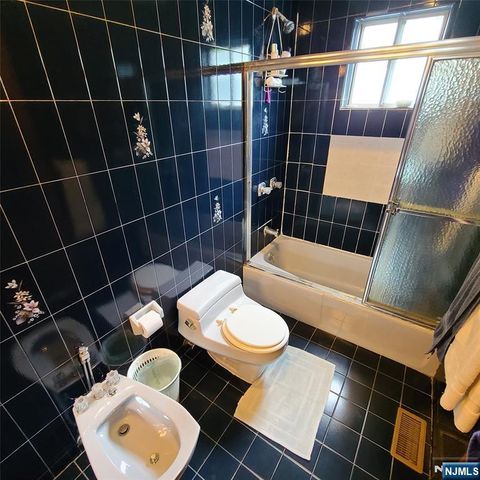 792 Kingsland Avenue, Ridgefield, NJ 07657