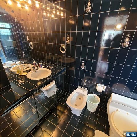 792 Kingsland Avenue, Ridgefield, NJ 07657