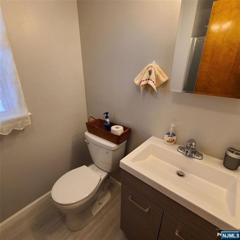 792 Kingsland Avenue, Ridgefield, NJ 07657