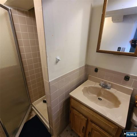 792 Kingsland Avenue, Ridgefield, NJ 07657