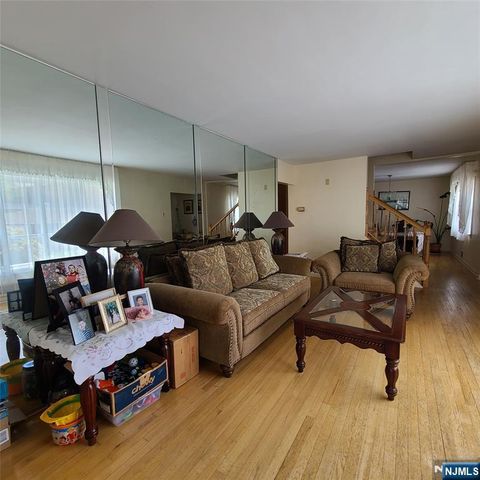 792 Kingsland Avenue, Ridgefield, NJ 07657