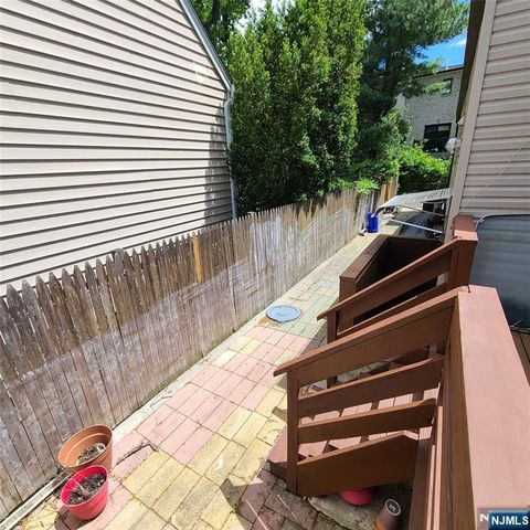 792 Kingsland Avenue, Ridgefield, NJ 07657