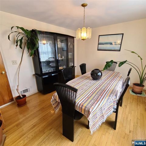 792 Kingsland Avenue, Ridgefield, NJ 07657