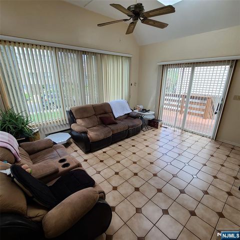 792 Kingsland Avenue, Ridgefield, NJ 07657