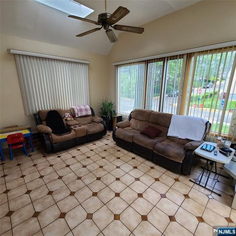 792 Kingsland Avenue, Ridgefield, NJ 07657