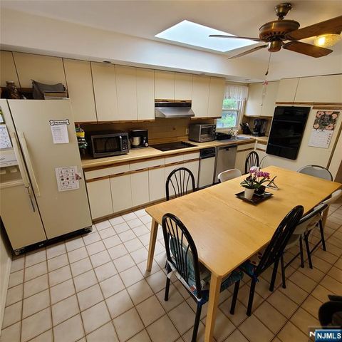 792 Kingsland Avenue, Ridgefield, NJ 07657