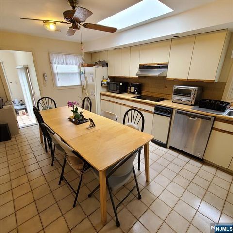 792 Kingsland Avenue, Ridgefield, NJ 07657