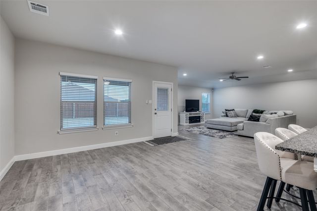 1242 Slate Avenue, Cedar Hill, TX 75104