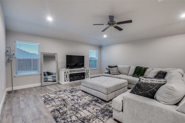 1242 Slate Avenue, Cedar Hill, TX 75104