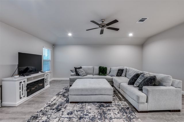 1242 Slate Avenue, Cedar Hill, TX 75104