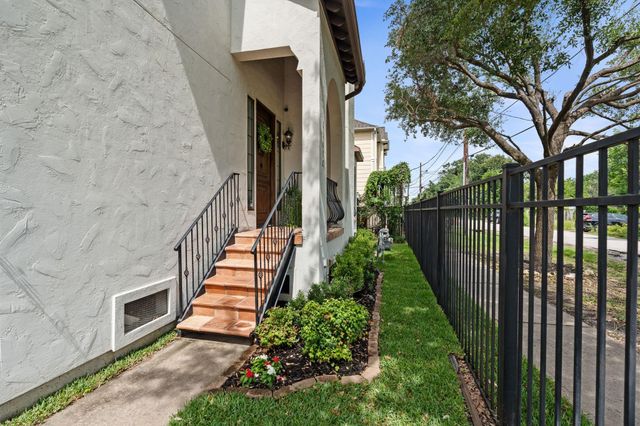1801 W 24th Street C, Houston, TX 77008