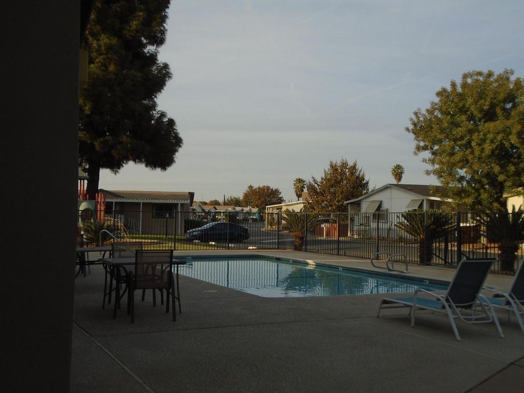 Image 14 of property listing at 860 E Grangeville Boulevard # 18, Hanford, CA 93230