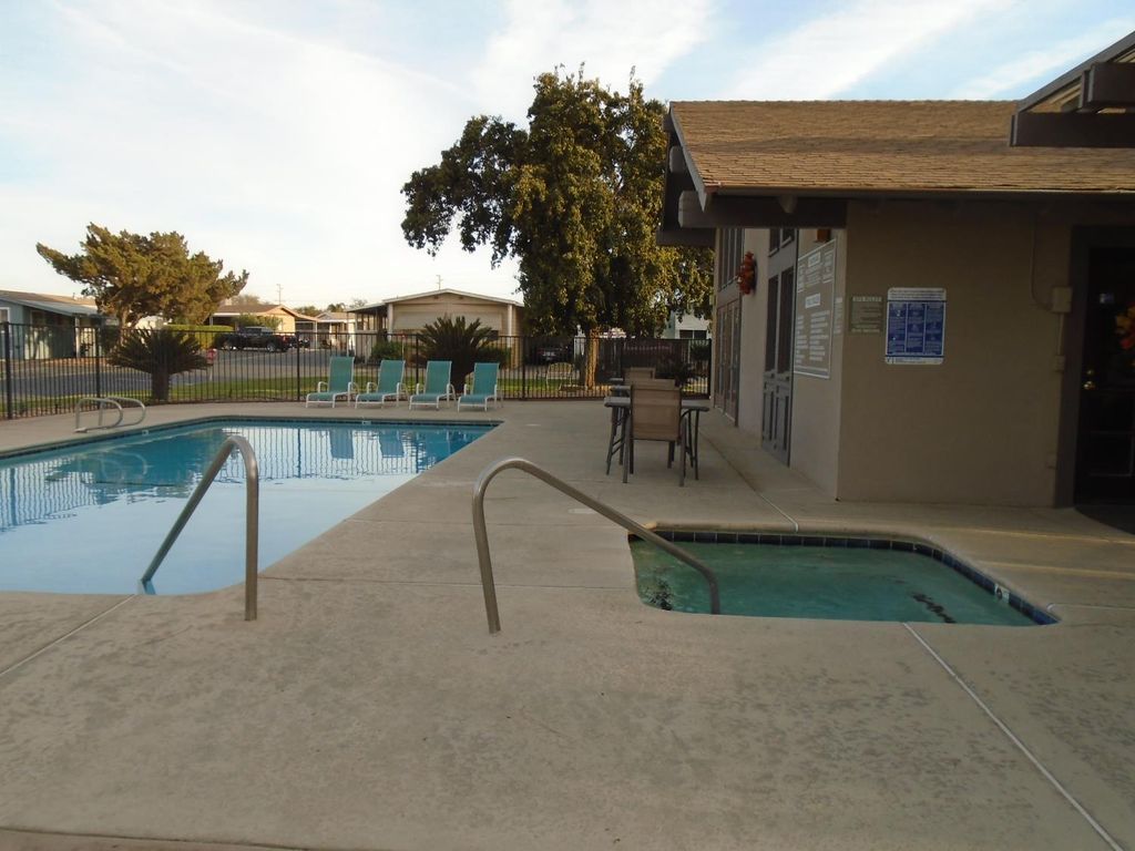 Image 16 of property listing at 860 E Grangeville Boulevard # 18, Hanford, CA 93230