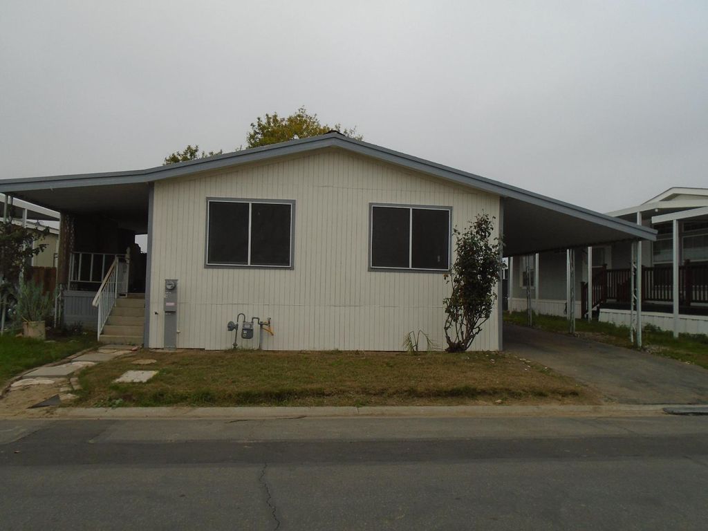 Image 20 of property listing at 860 E Grangeville Boulevard # 18, Hanford, CA 93230