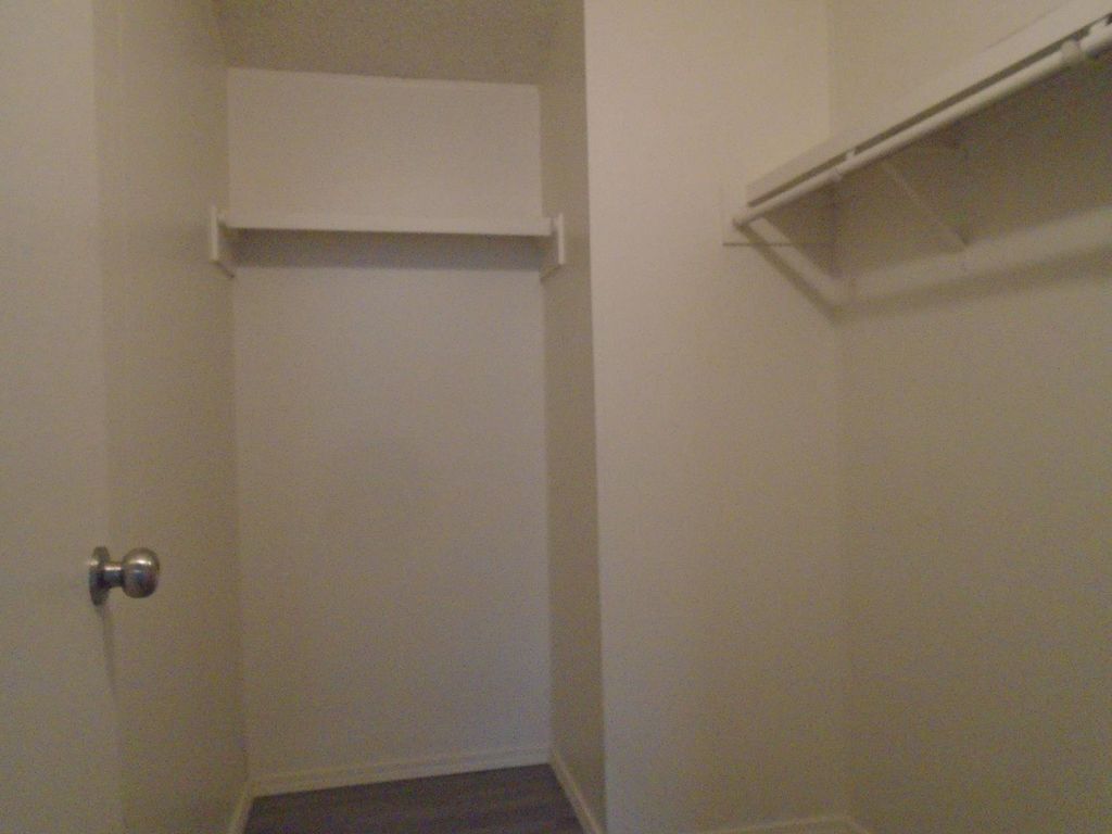 Image 8 of property listing at 860 E Grangeville Boulevard # 18, Hanford, CA 93230