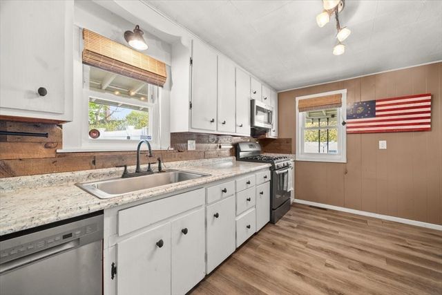 47 Rockford St, Brockton, MA 02301