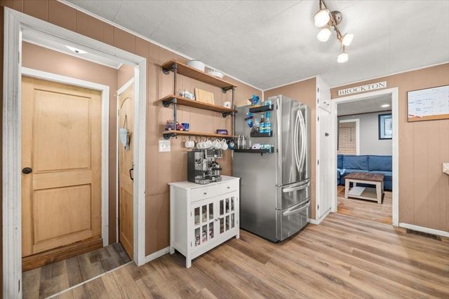 47 Rockford St, Brockton, MA 02301