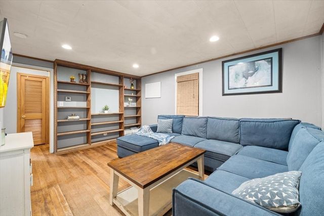 47 Rockford St, Brockton, MA 02301