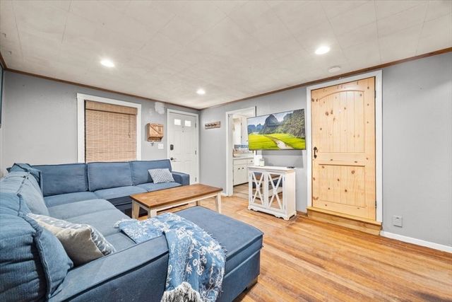 47 Rockford St, Brockton, MA 02301