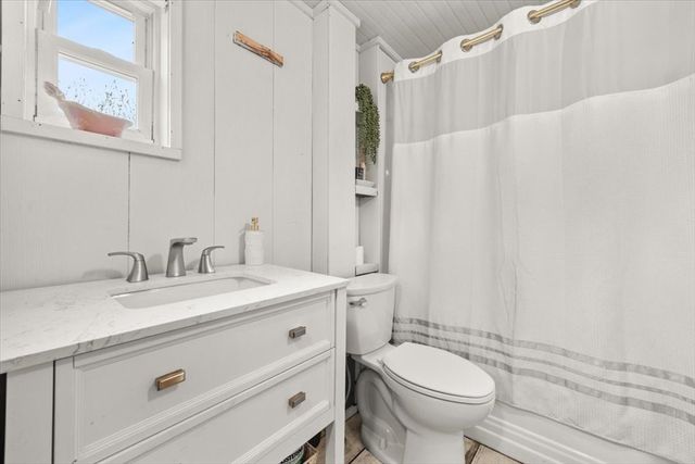47 Rockford St, Brockton, MA 02301