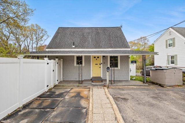 47 Rockford St, Brockton, MA 02301