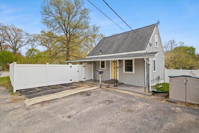 47 Rockford St, Brockton, MA 02301