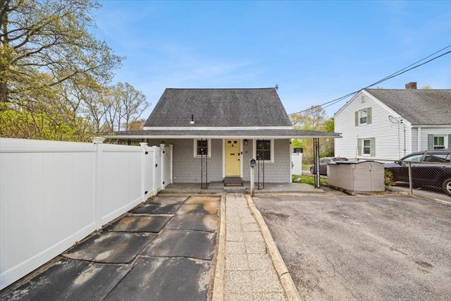 47 Rockford St, Brockton, MA 02301
