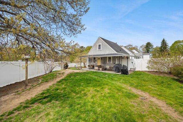 47 Rockford St, Brockton, MA 02301