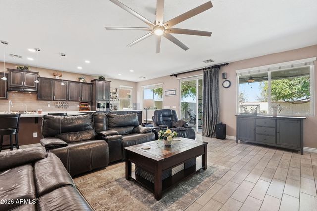 1096 E Flamingo Way, Gilbert, AZ 85297