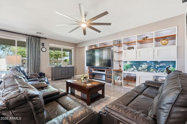 1096 E Flamingo Way, Gilbert, AZ 85297