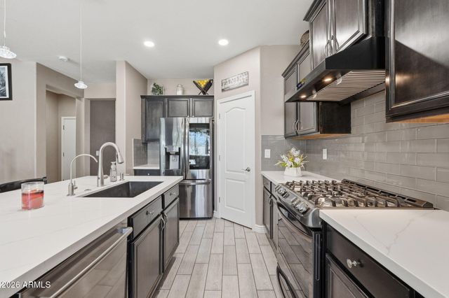 1096 E Flamingo Way, Gilbert, AZ 85297