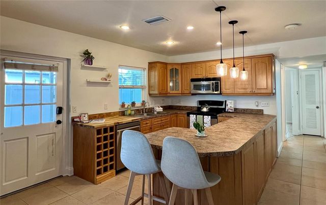 2908 W HEITER STREET, Tampa, FL 33607