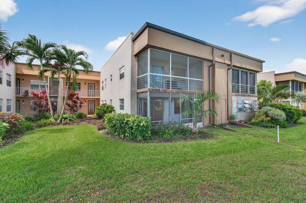 10 Flanders A, Delray Beach, FL 33484