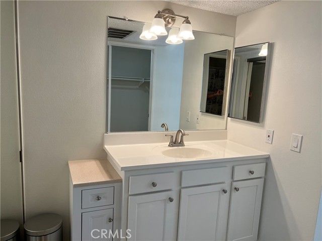 23224 Orange, Lake Forest (el Toro), CA 92630