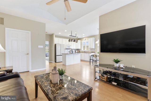 10 TUPELO LN, Langhorne, PA 19047