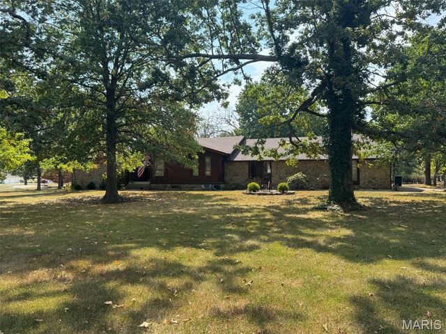 20448 Oakway Drive, Lebanon, MO 65536