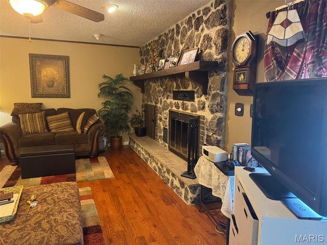 20448 Oakway Drive, Lebanon, MO 65536