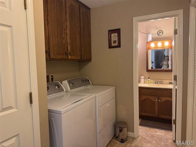 20448 Oakway Drive, Lebanon, MO 65536