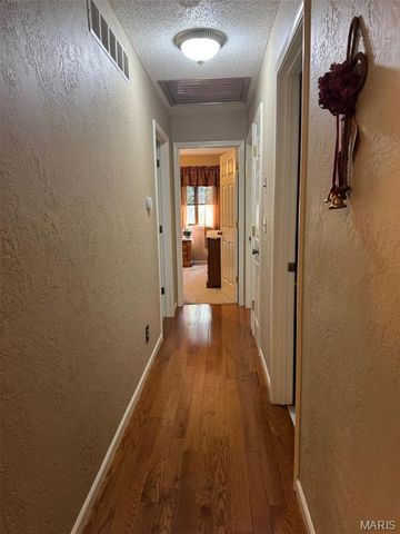 20448 Oakway Drive, Lebanon, MO 65536