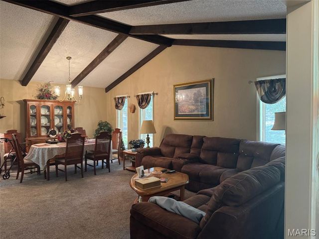 20448 Oakway Drive, Lebanon, MO 65536